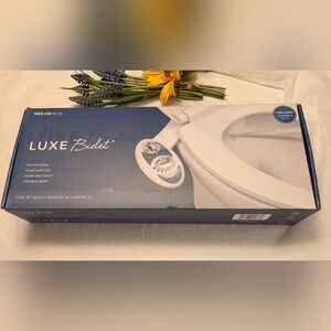 Luxe Bidet NEO 120, a non-electric bidet toilet attachment NIB